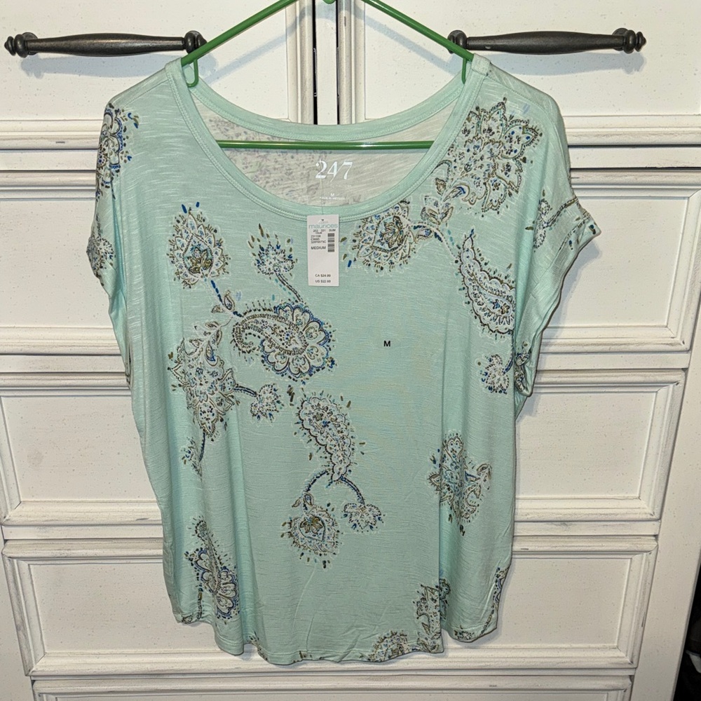 Maurices Light Green Paisley Short Sleeve Top